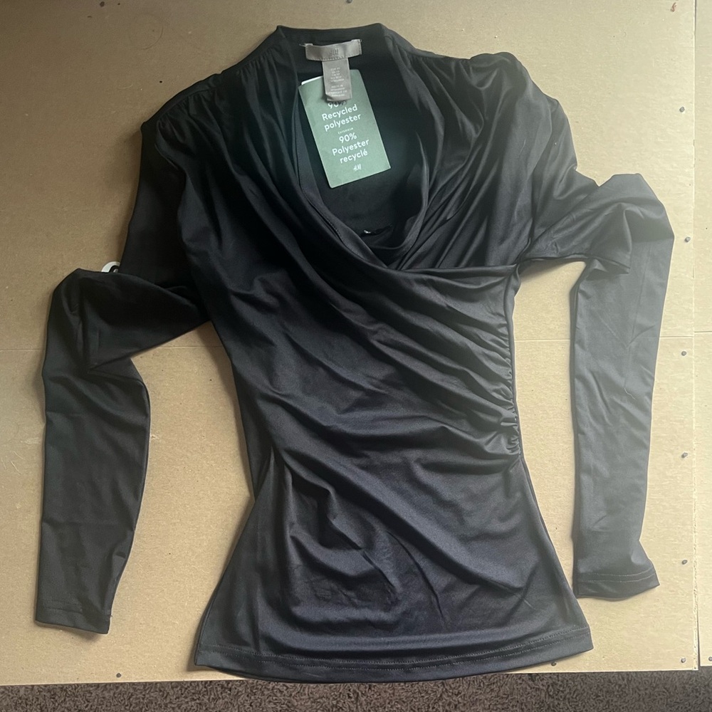 NWT Cou coo look a like long sleeve top from H&M
Size XS